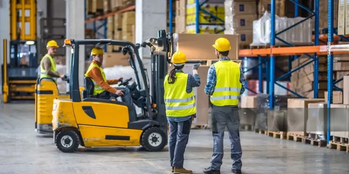 Normativas de Seguridad para Montacargas en México 1 Normativas de Seguridad para Montacargas en México